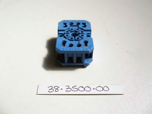 9028 BLUE FINDER RELAY BASE (8 PIN)