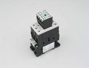 RELAY - SIEMENS TYPE, 3 MAIN CONTACTS & 2N/O, 2N/C ON AUX. CONTACT, 110V DC, 22KW