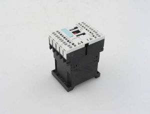 RELAY - SIEMENS TYPE, 3 MAIN CONTACTS & 1N/C ON AUX. CONTACT, 48V DC, 3KW